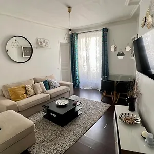 https://superbe-appt-2-chambres-18e.fr-paris.fr